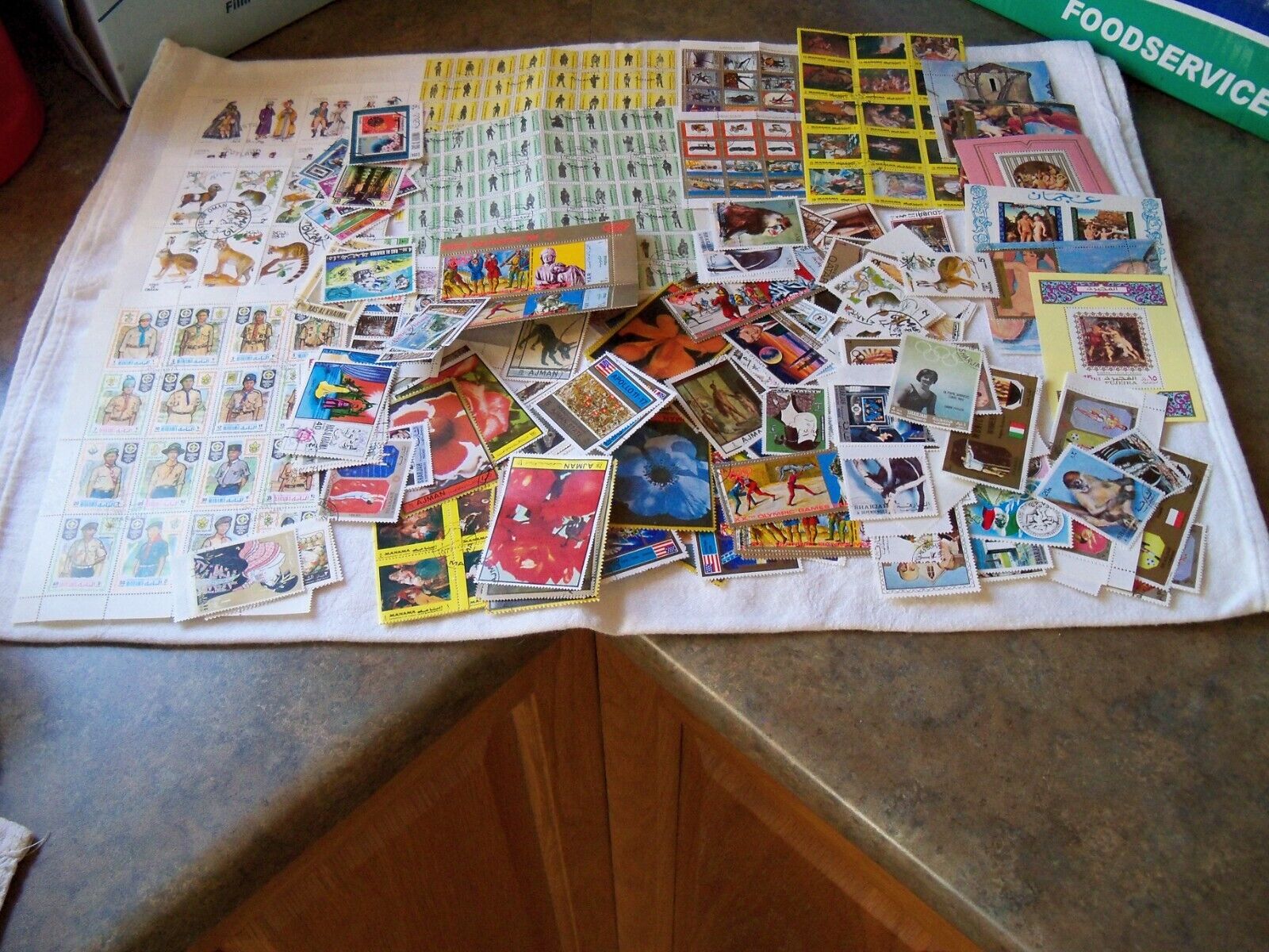 Large Lot Of Trucial States Stamps, Full, Part & Souvenir Sheets And Singles.